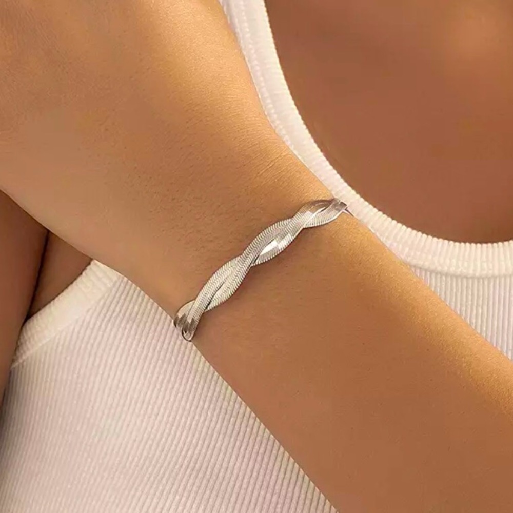 ✨✨✨Twist Silver Snake Bracelet✨✨✨